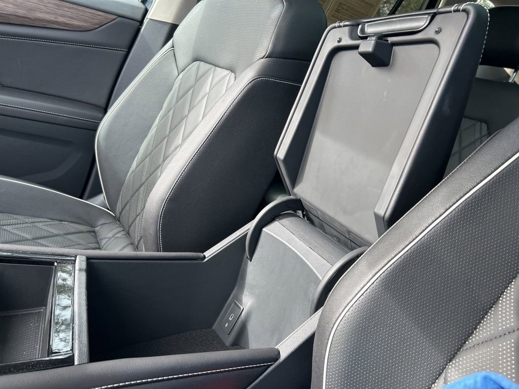 Used 2025 Volkswagen Atlas SEL Premium R-Line image 40