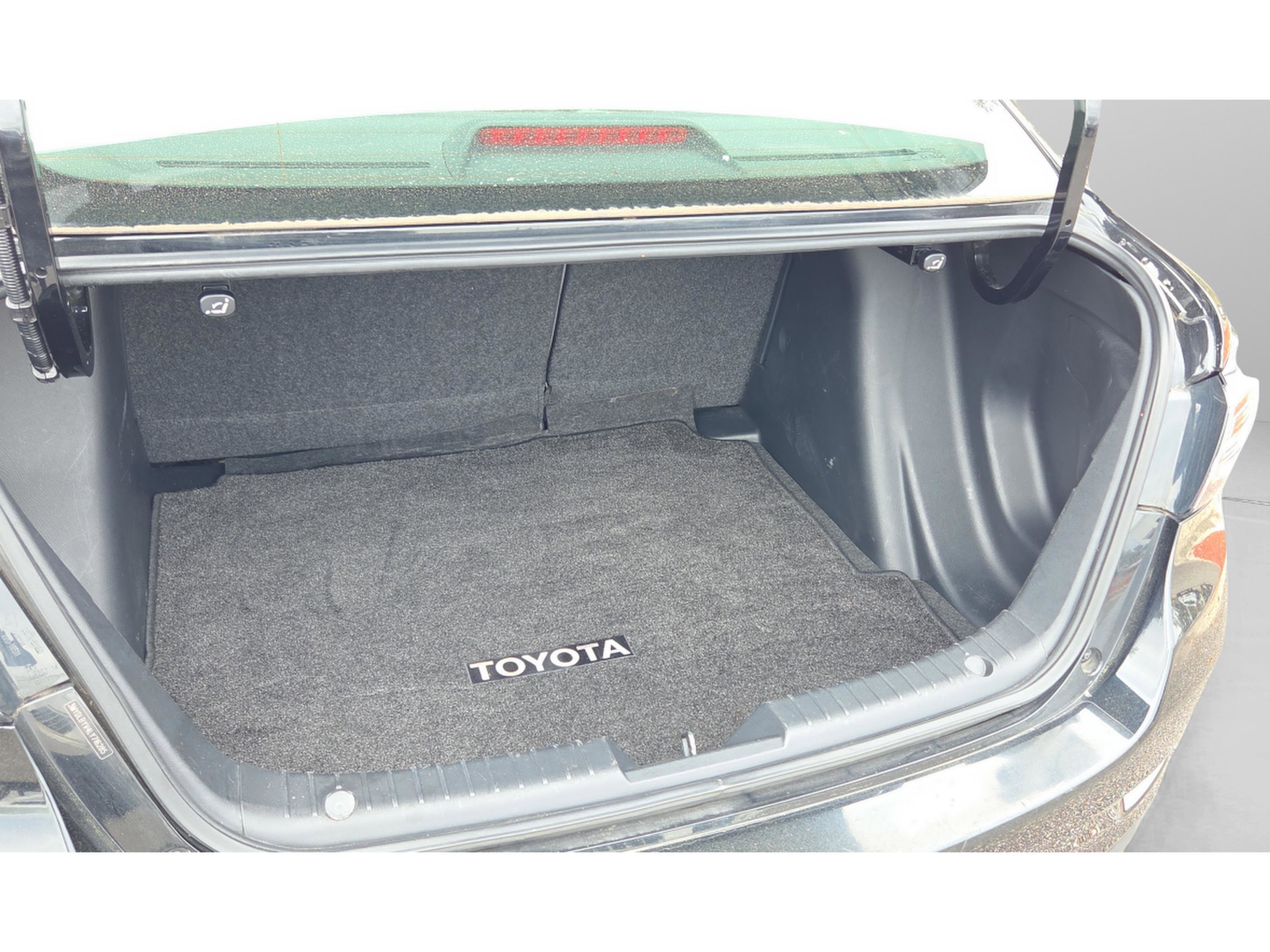 Used 2020 Toyota Yaris L image 15