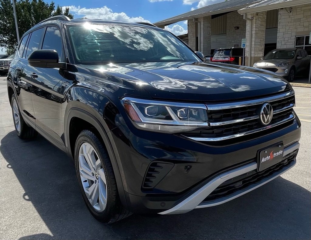 Used 2021 Volkswagen Atlas SE w/ Towing Package image 3