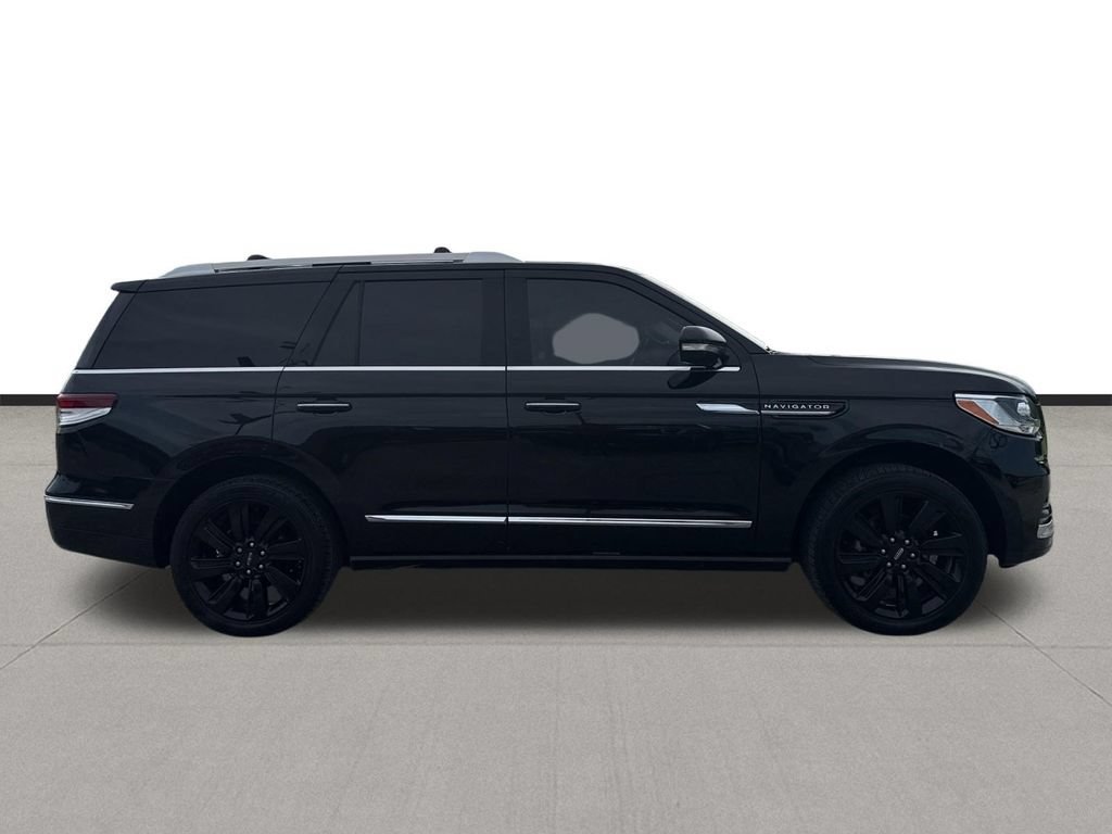 Used 2022 Lincoln Navigator Reserve AWD/4WD image 4