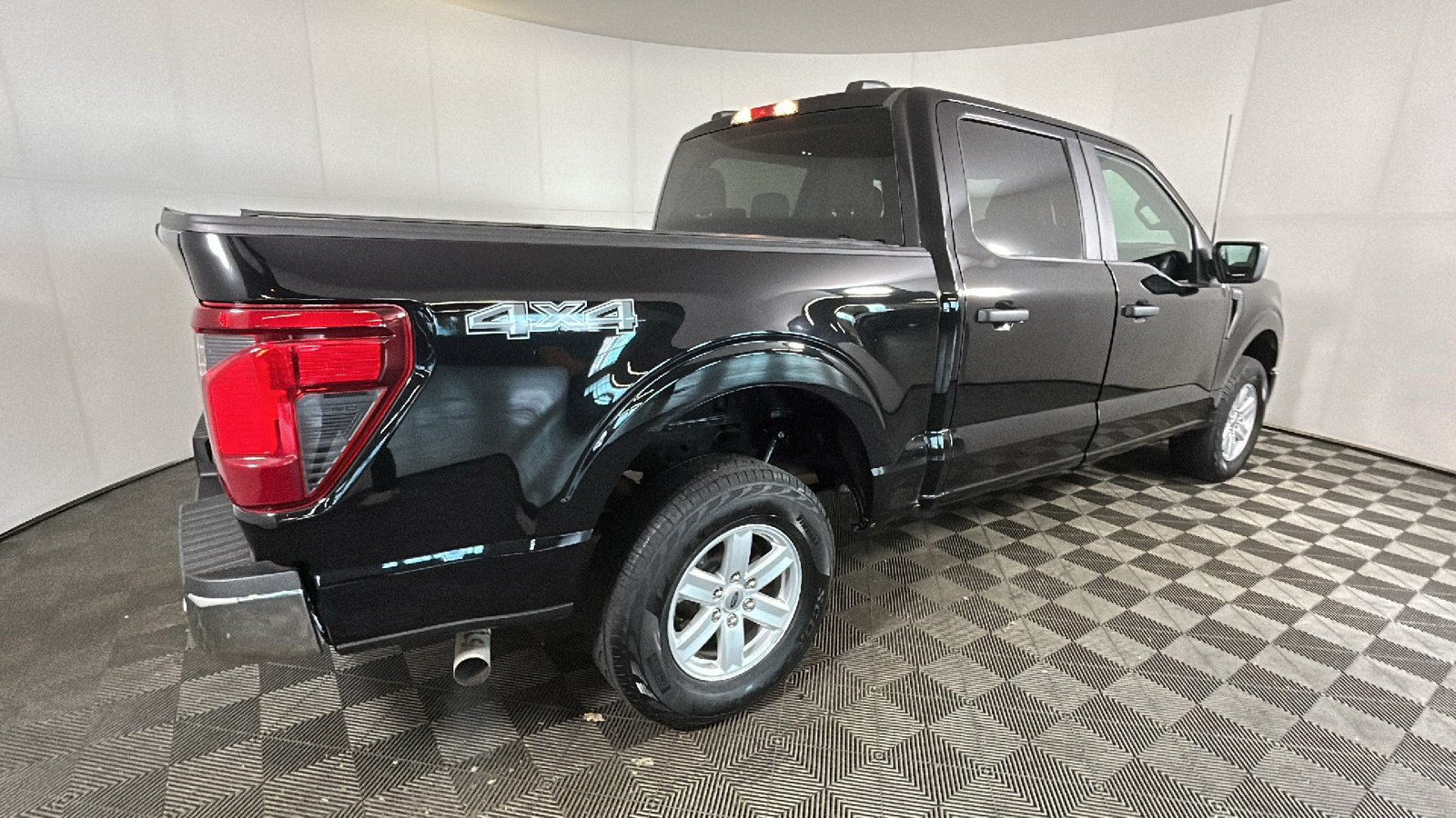 Used 2024 Ford F150 XL w/ Equipment Group 103A High AWD/4WD image 3