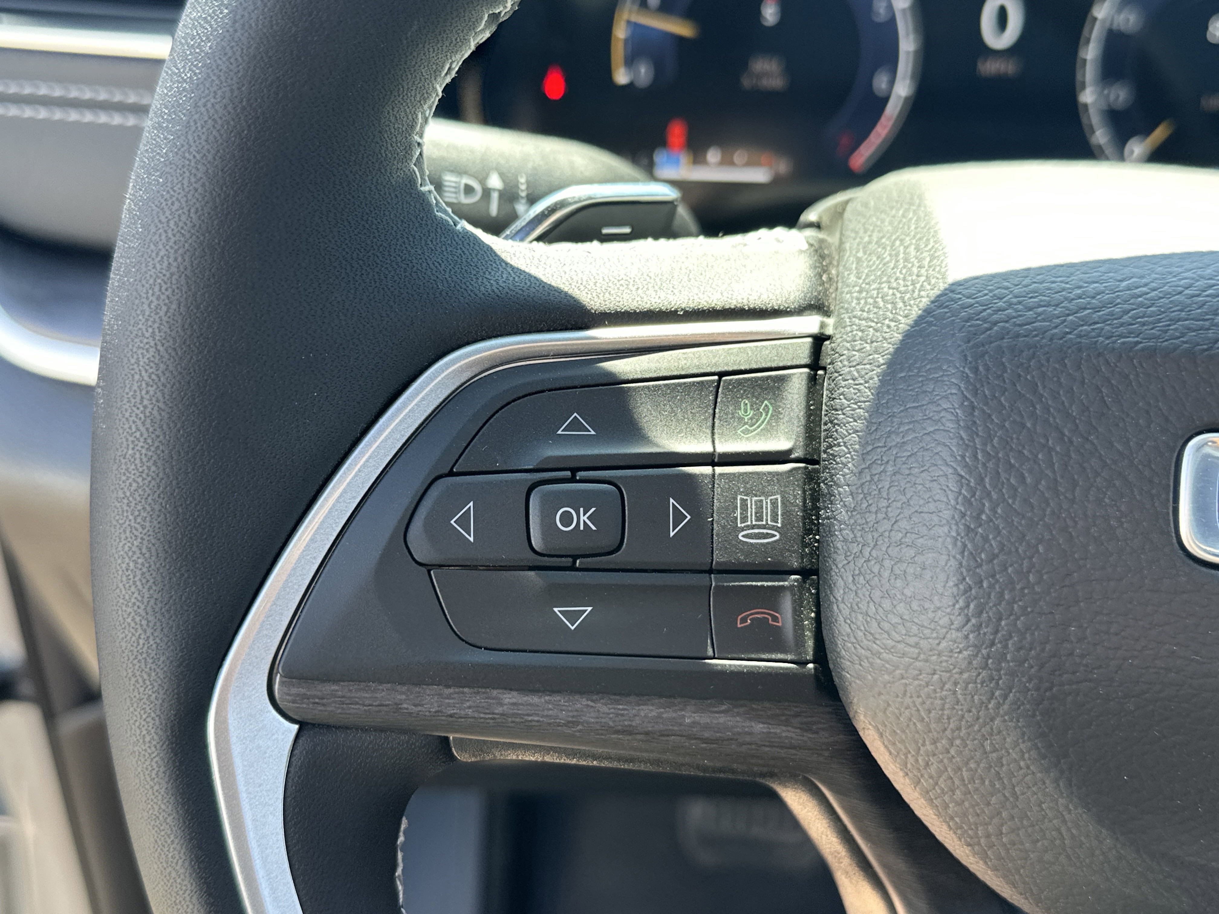 New 2025 Jeep Grand Cherokee Limited w/ Luxury Tech Group II image 17