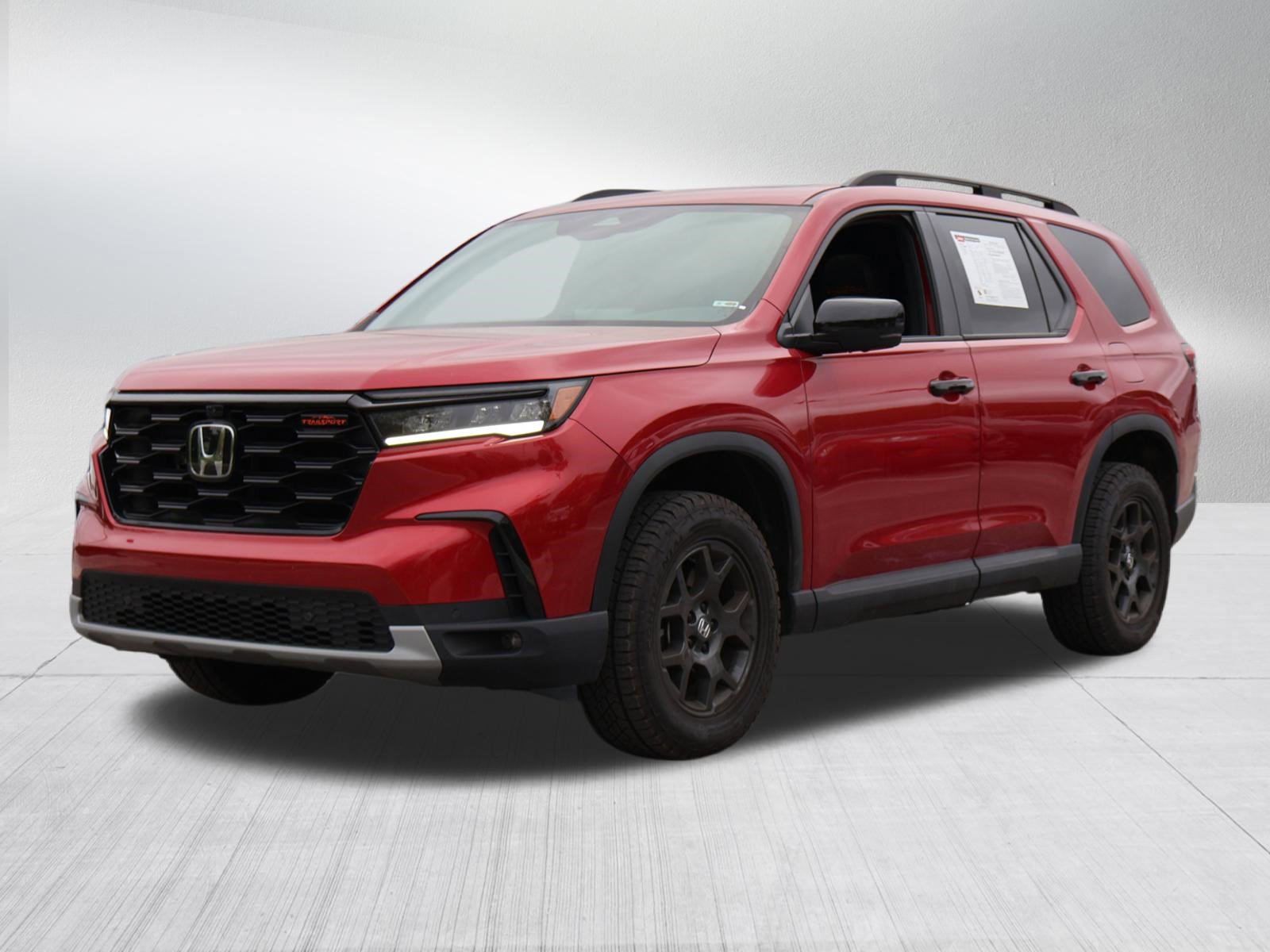 Used 2025 Honda Pilot TrailSport image 3