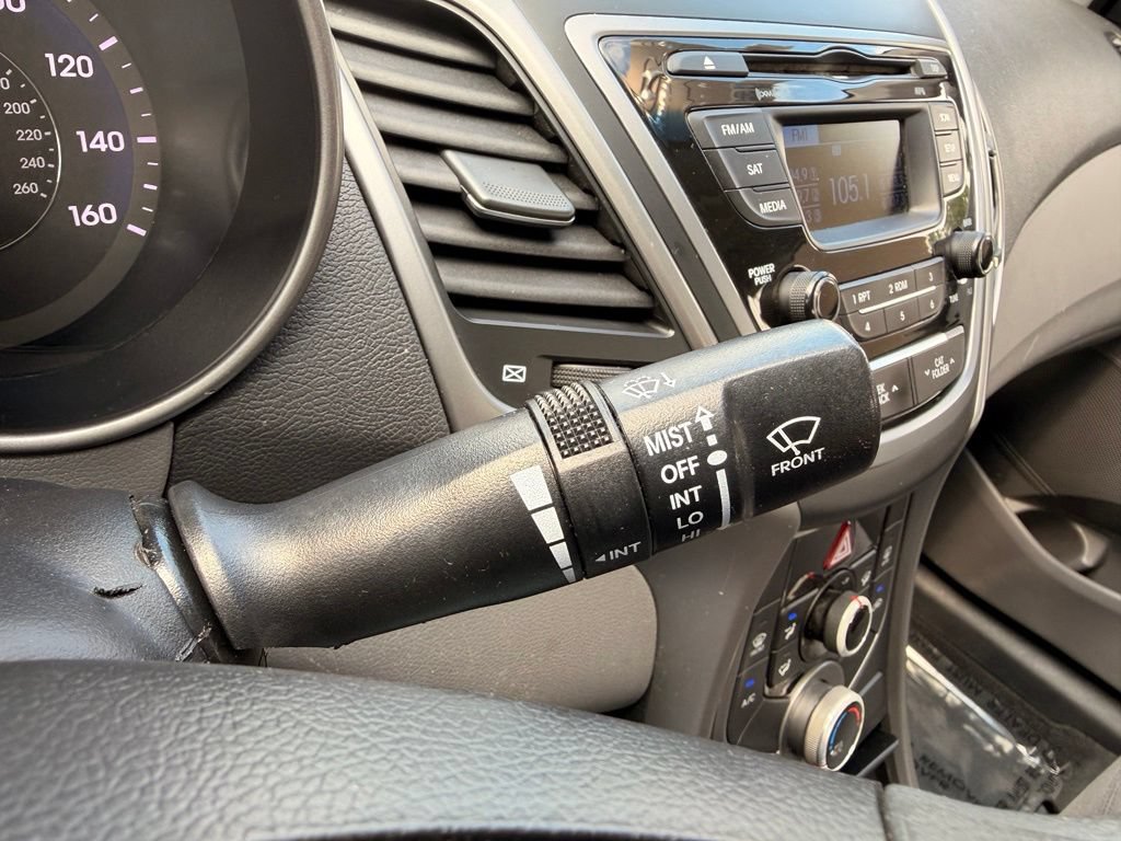 Used 2015 Hyundai Elantra SE FWD image 18