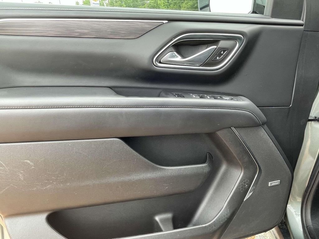 Used 2023 Chevrolet Suburban LT image 13