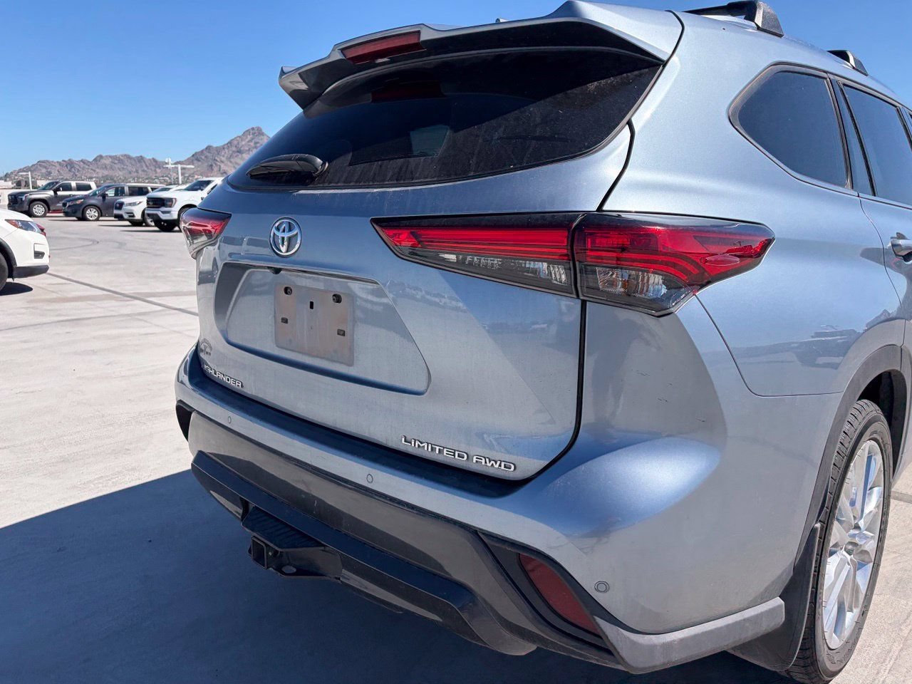 Used 2021 Toyota Highlander Limited AWD/4WD image 4