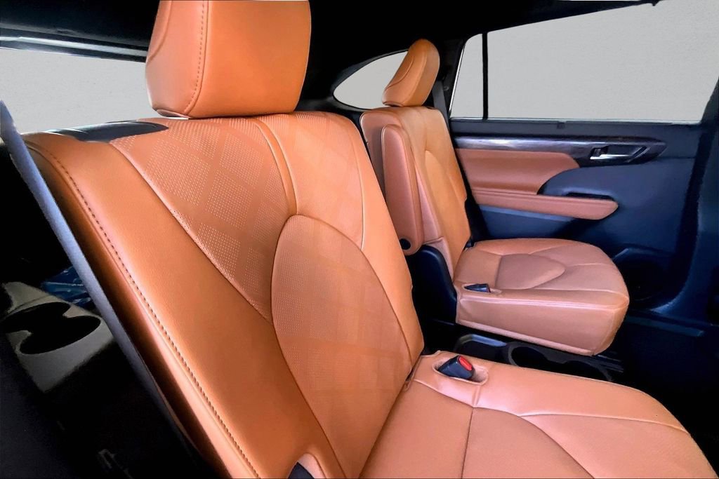 Used 2026 Toyota Highlander Platinum image 24