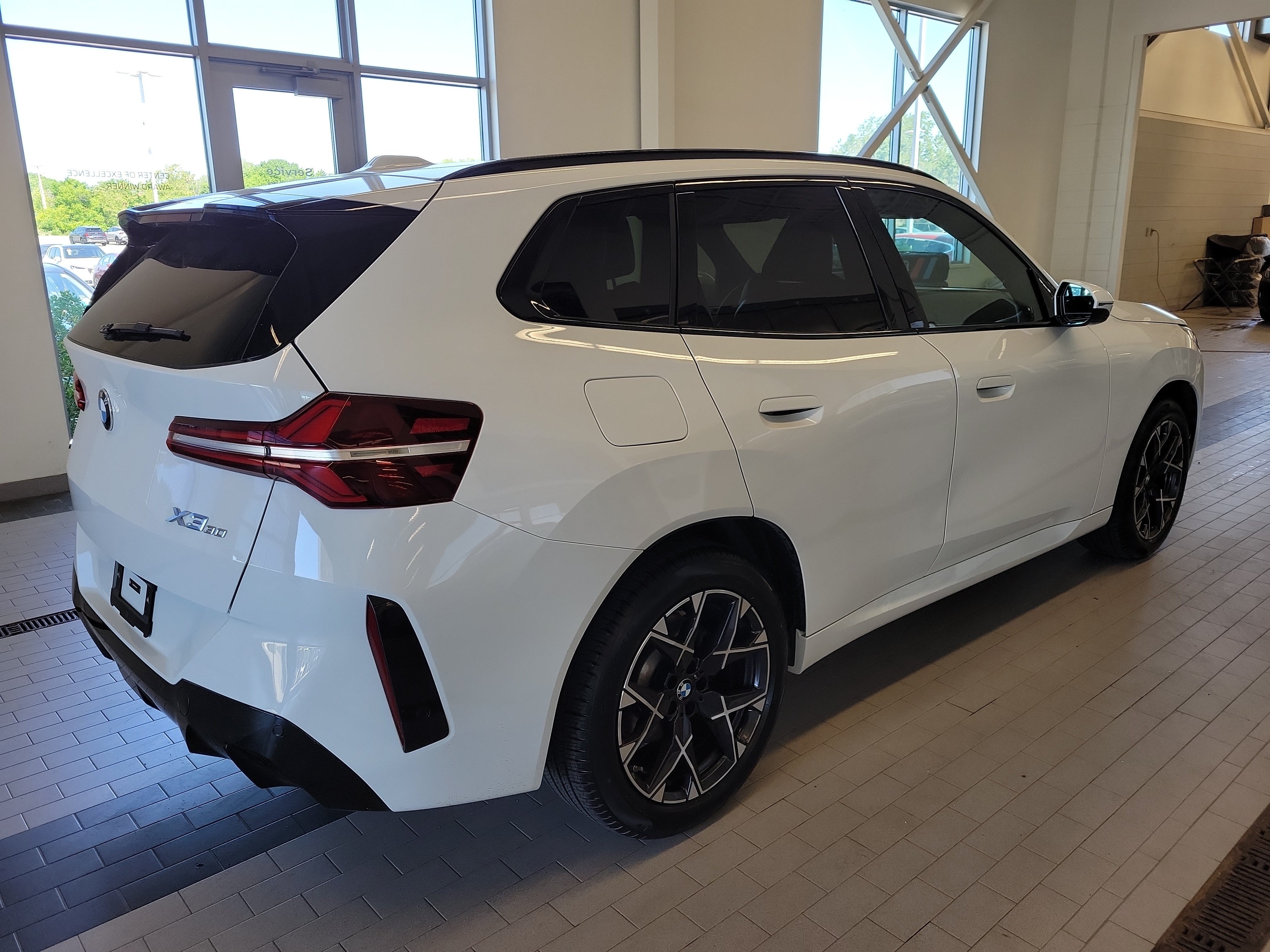 Used 2025 BMW X3 xDrive30i w/ Premium Package AWD/4WD image 5