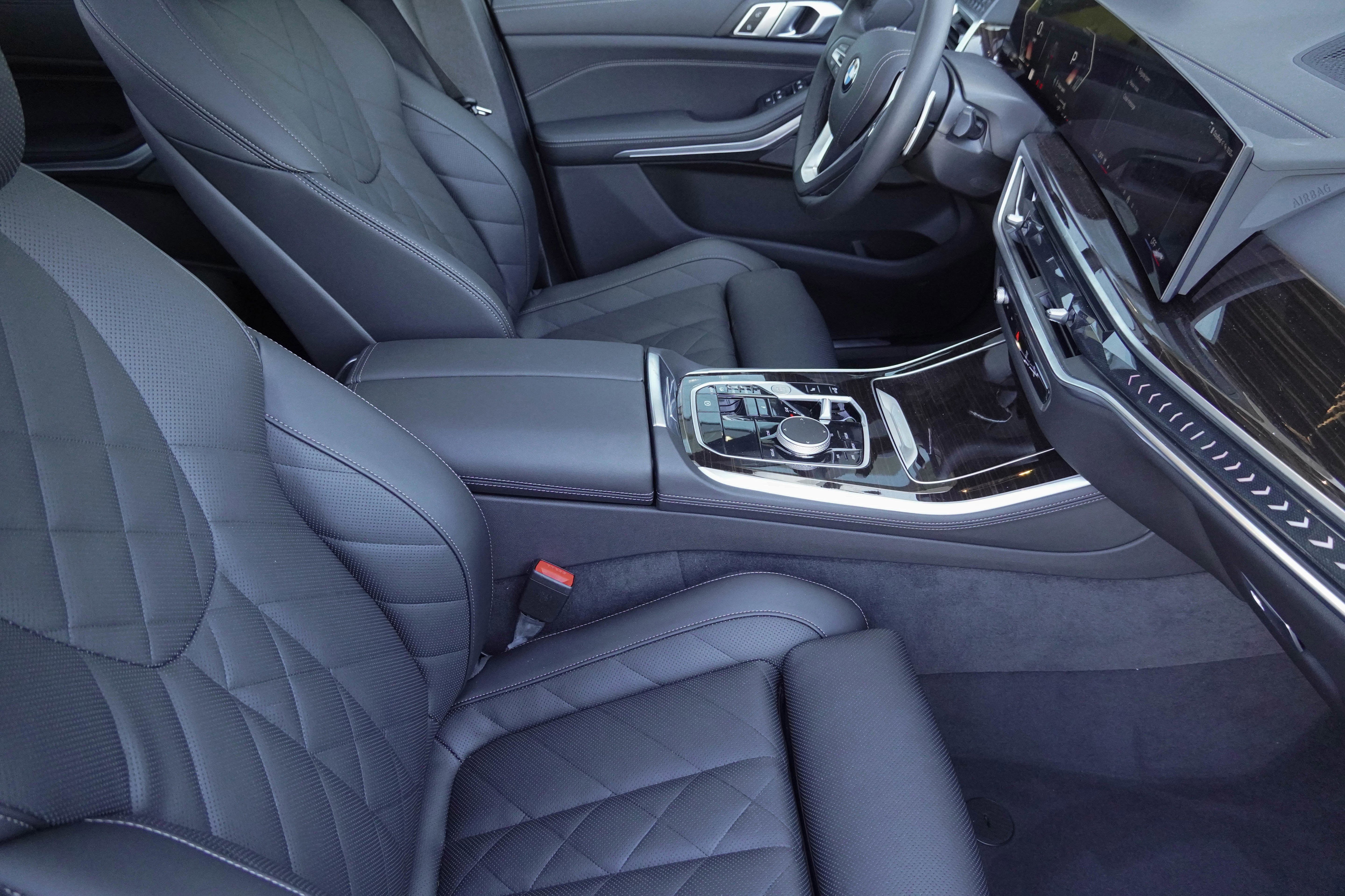 Certified 2025 BMW X5 xDrive40i w/ Premium Package AWD/4WD image 12