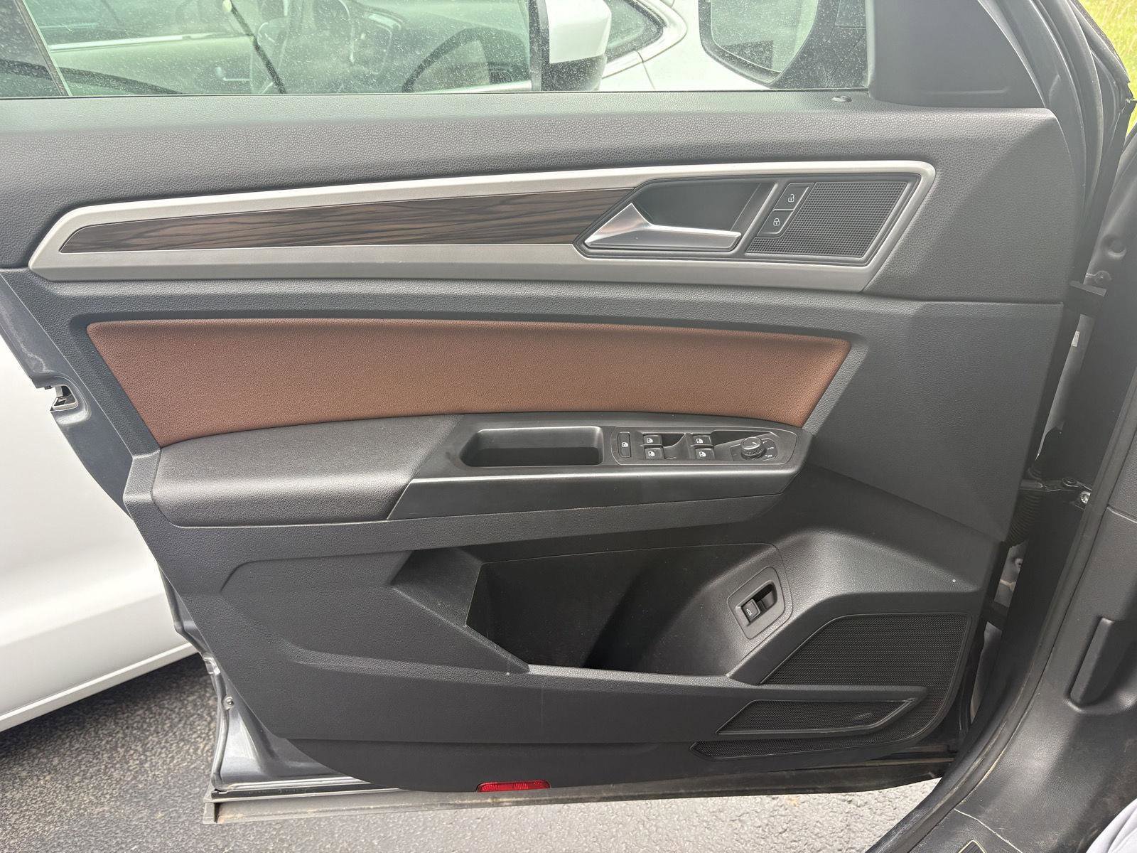 Used 2021 Volkswagen Atlas SE AWD/4WD image 3