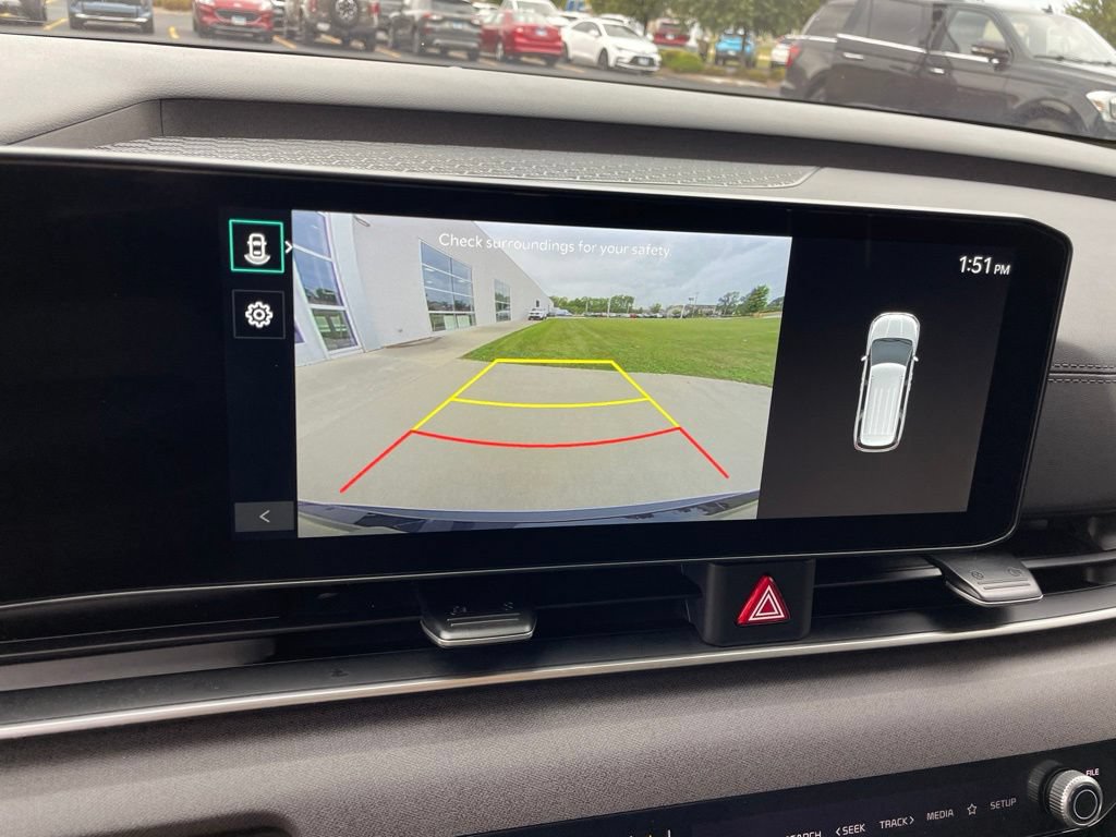 Used 2026 Kia Carnival EX FWD image 21
