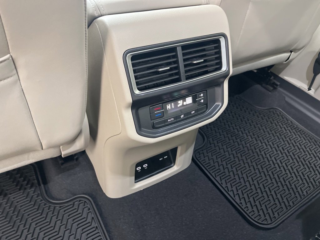 Certified 2025 Volkswagen Atlas SE image 31