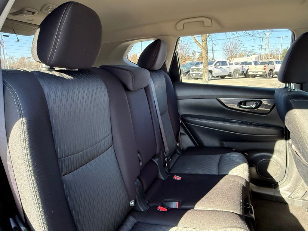 Used 2017 Nissan Rogue SV image 22