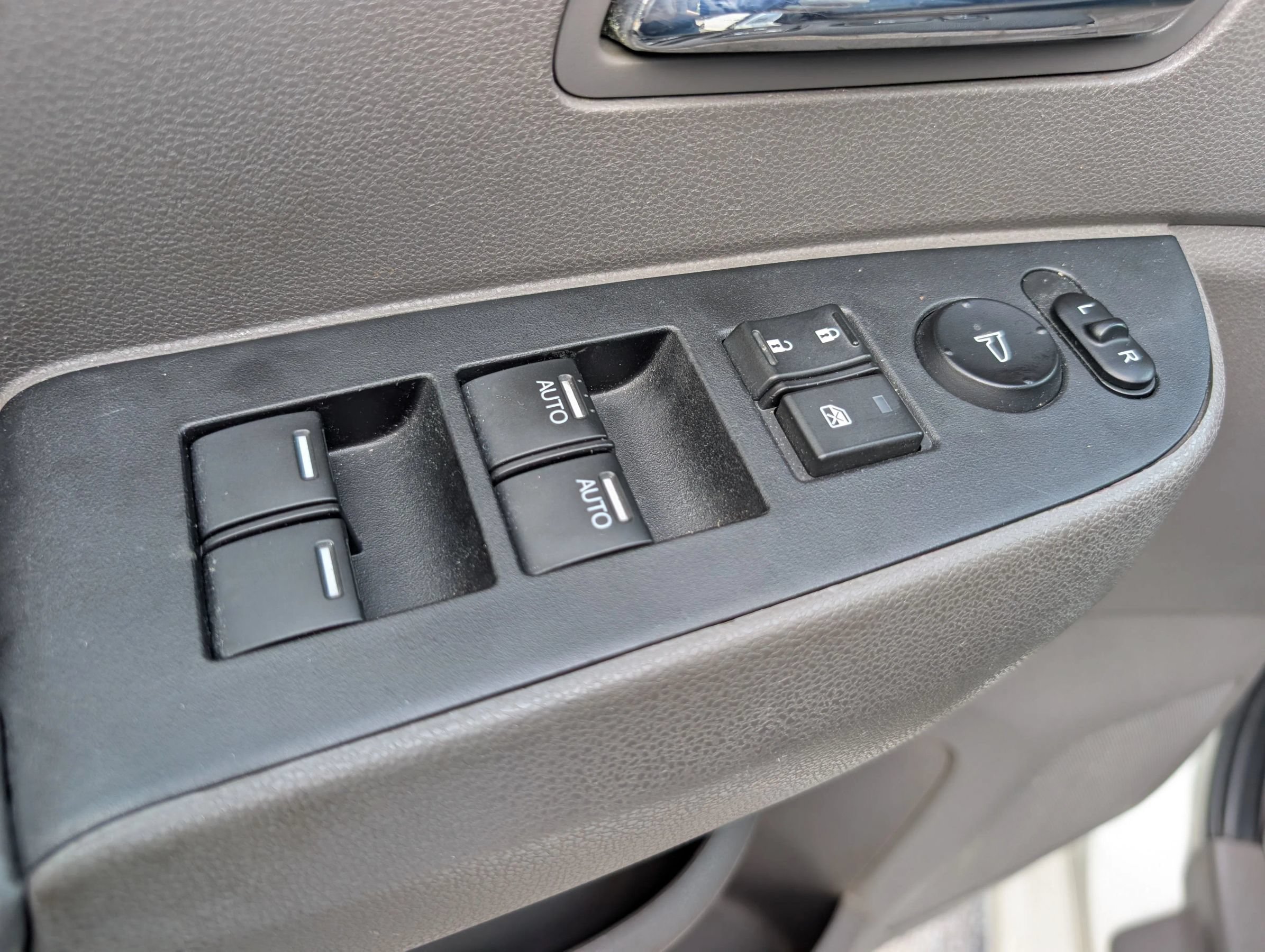 Used 2016 Honda Odyssey Touring Elite image 9