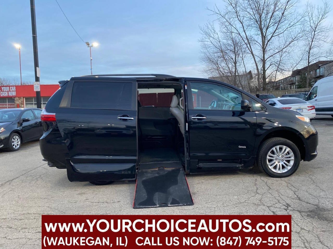 Used 2016 Toyota Sienna XLE FWD image 1