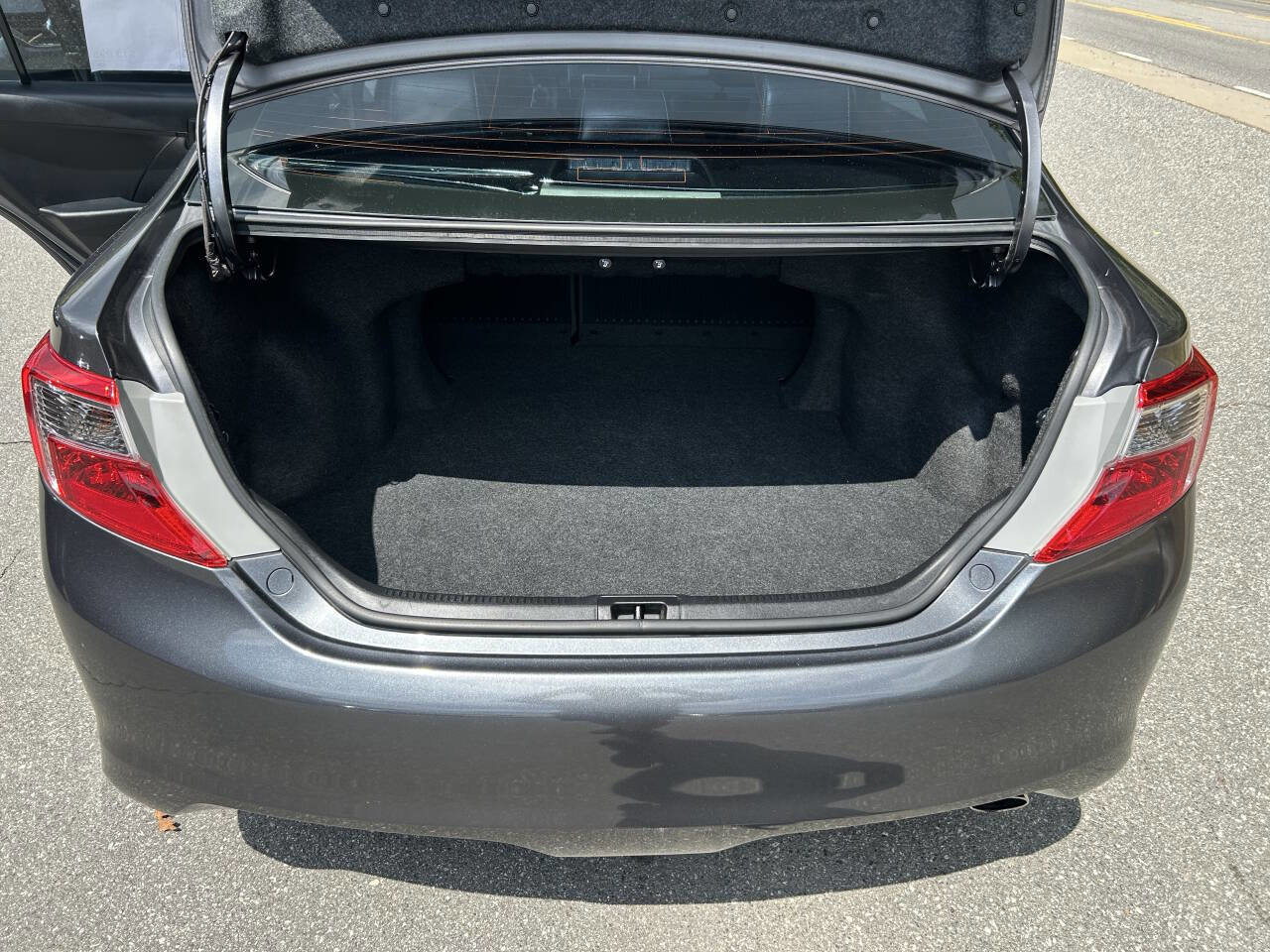 Used 2013 Toyota Camry SE image 19