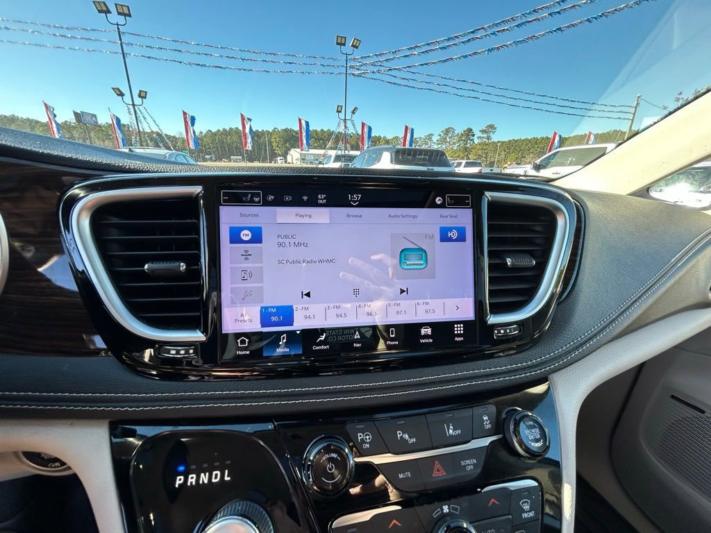 Used 2022 Chrysler Pacifica Limited w/ Uconnect Theater Family Group image 38