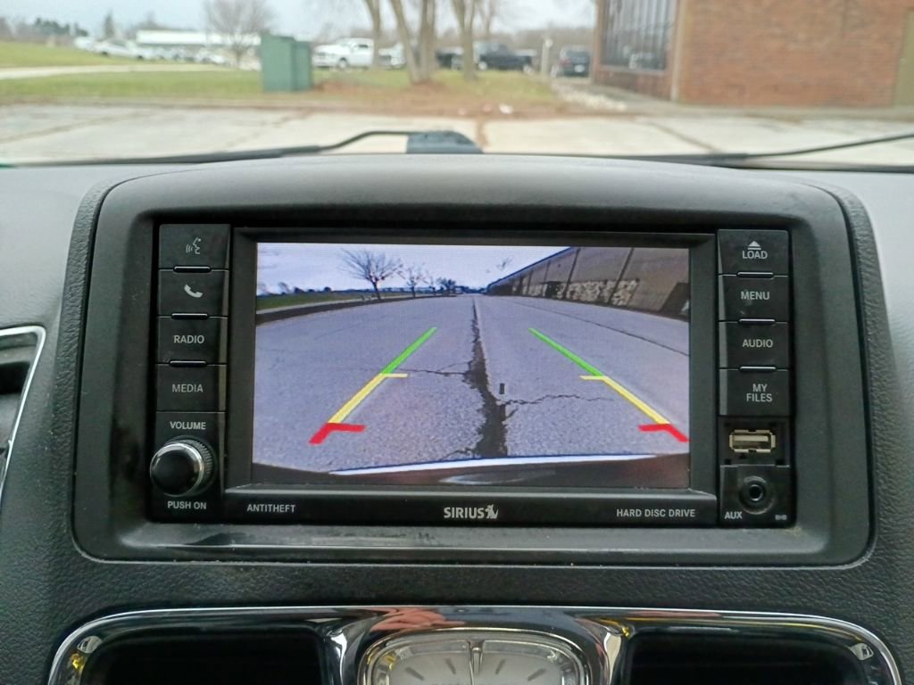 Used 2015 Chrysler Town & Country Touring w/ Driver Convenience Group image 35