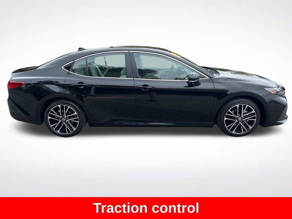 Used 2025 Toyota Camry XLE image 4