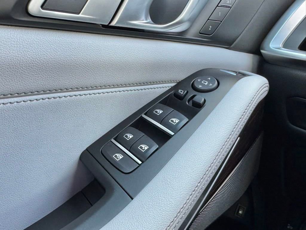 Used 2025 BMW X5 xDrive50e w/ Premium Package image 23