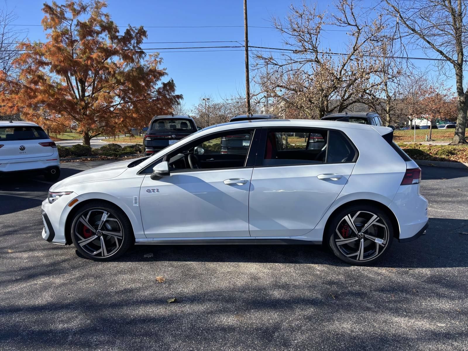 New 2026 Volkswagen GTI SE FWD image 4