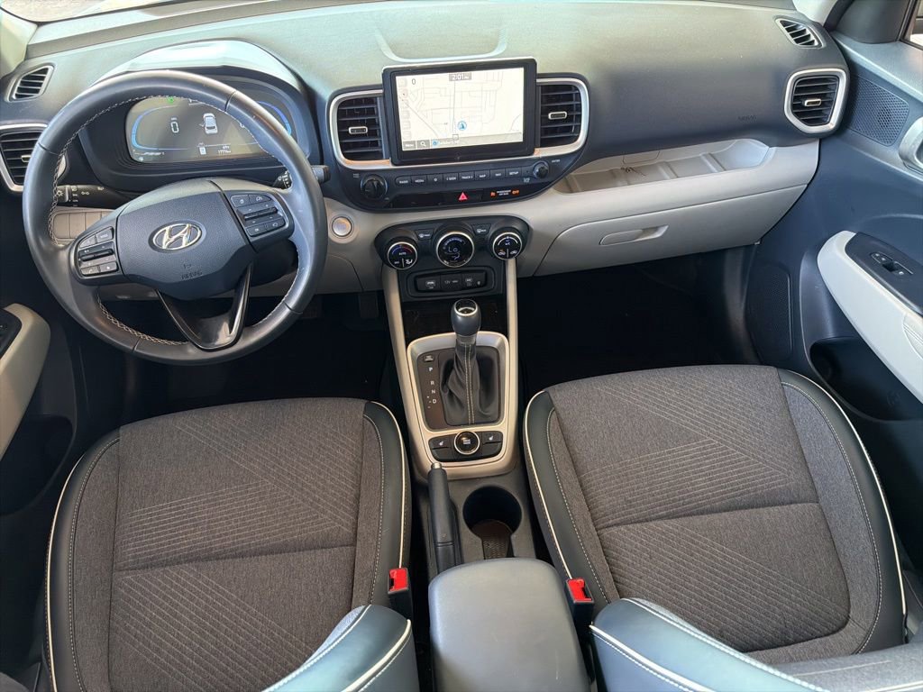 Used 2024 Hyundai Venue Limited FWD image 15