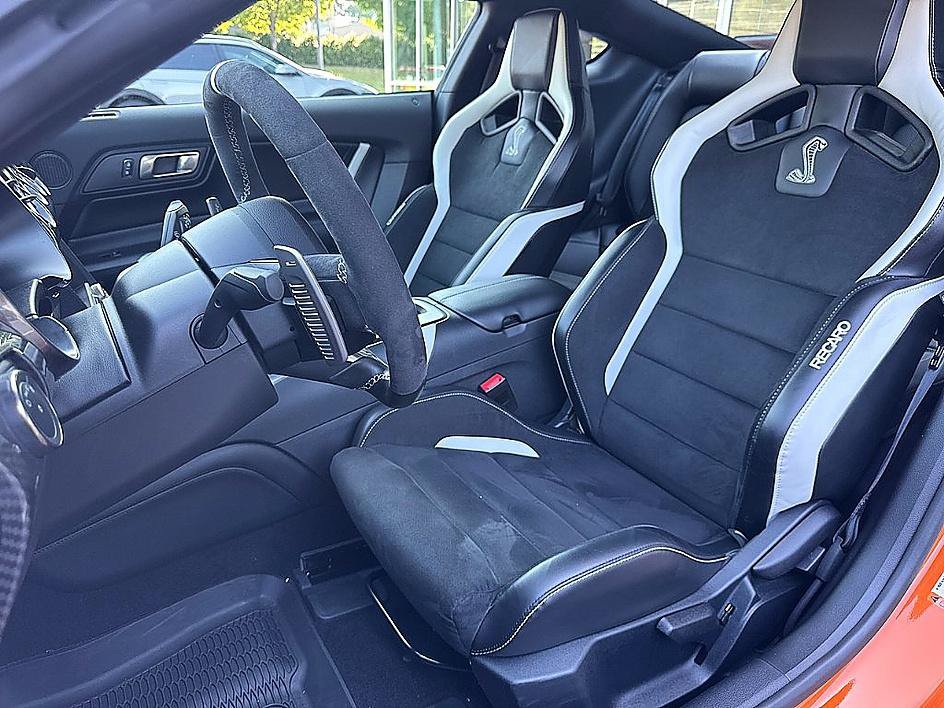 Used 2021 Ford Mustang Shelby GT500 w/ Carbon Fiber Track Pack RWD image 12