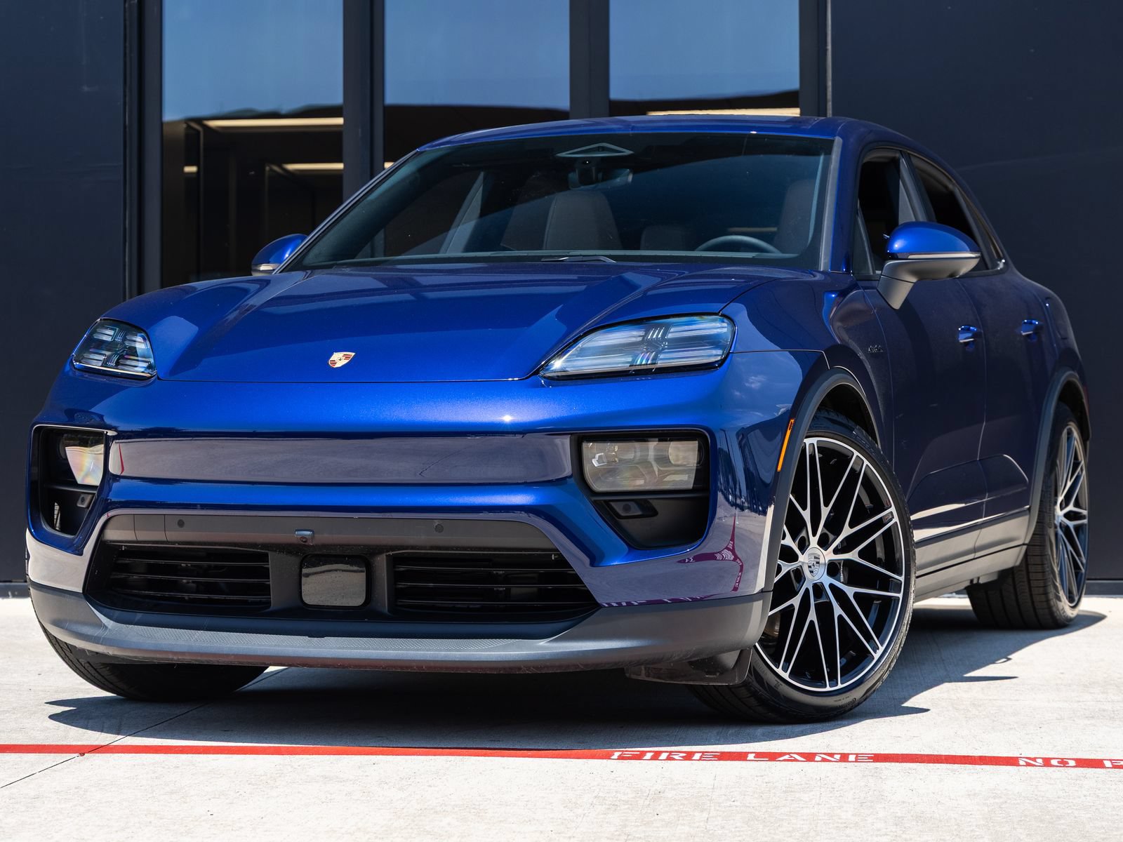 New 2025 Porsche Macan Electric RWD image 1