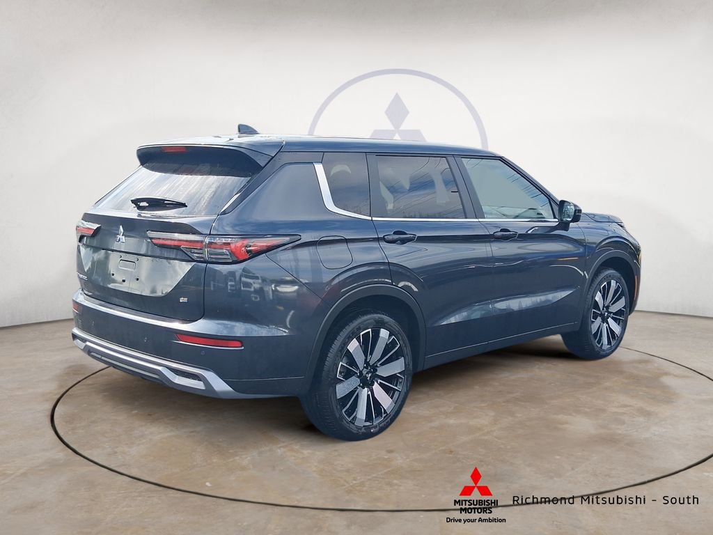 New 2026 Mitsubishi Outlander SE FWD image 3