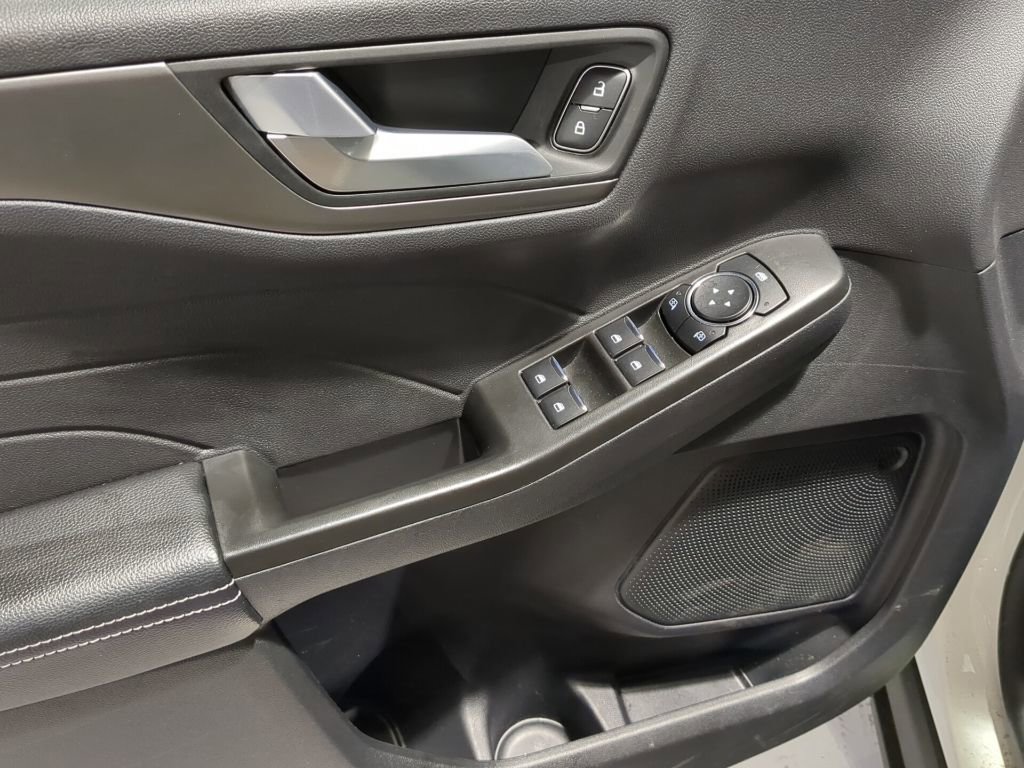 Used 2025 Ford Escape SE image 14