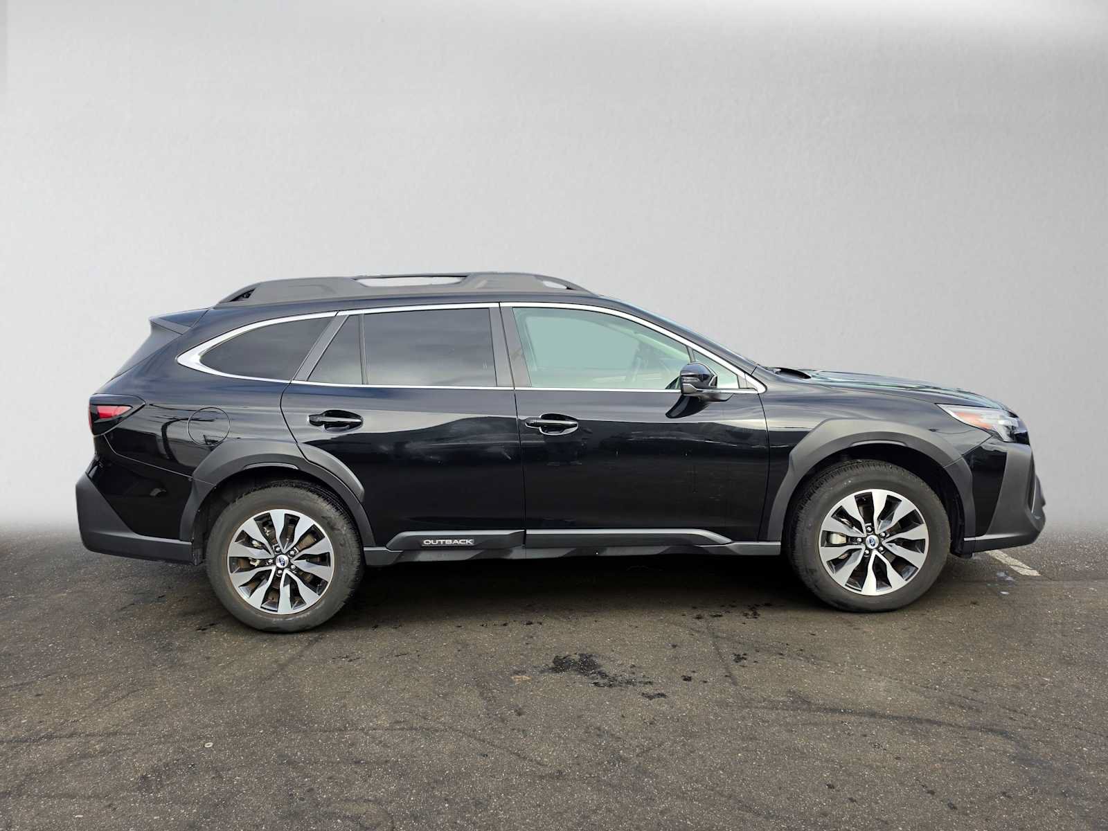 Certified 2024 Subaru Outback Limited AWD/4WD image 2