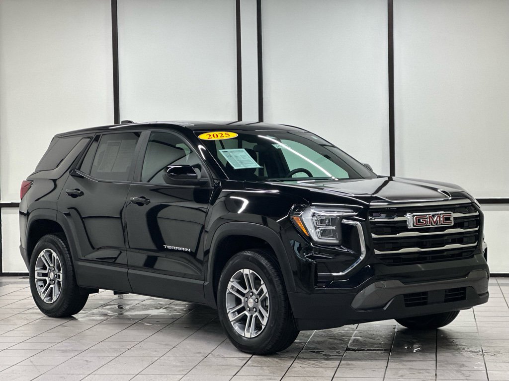 Used 2025 GMC Terrain Elevation image 1
