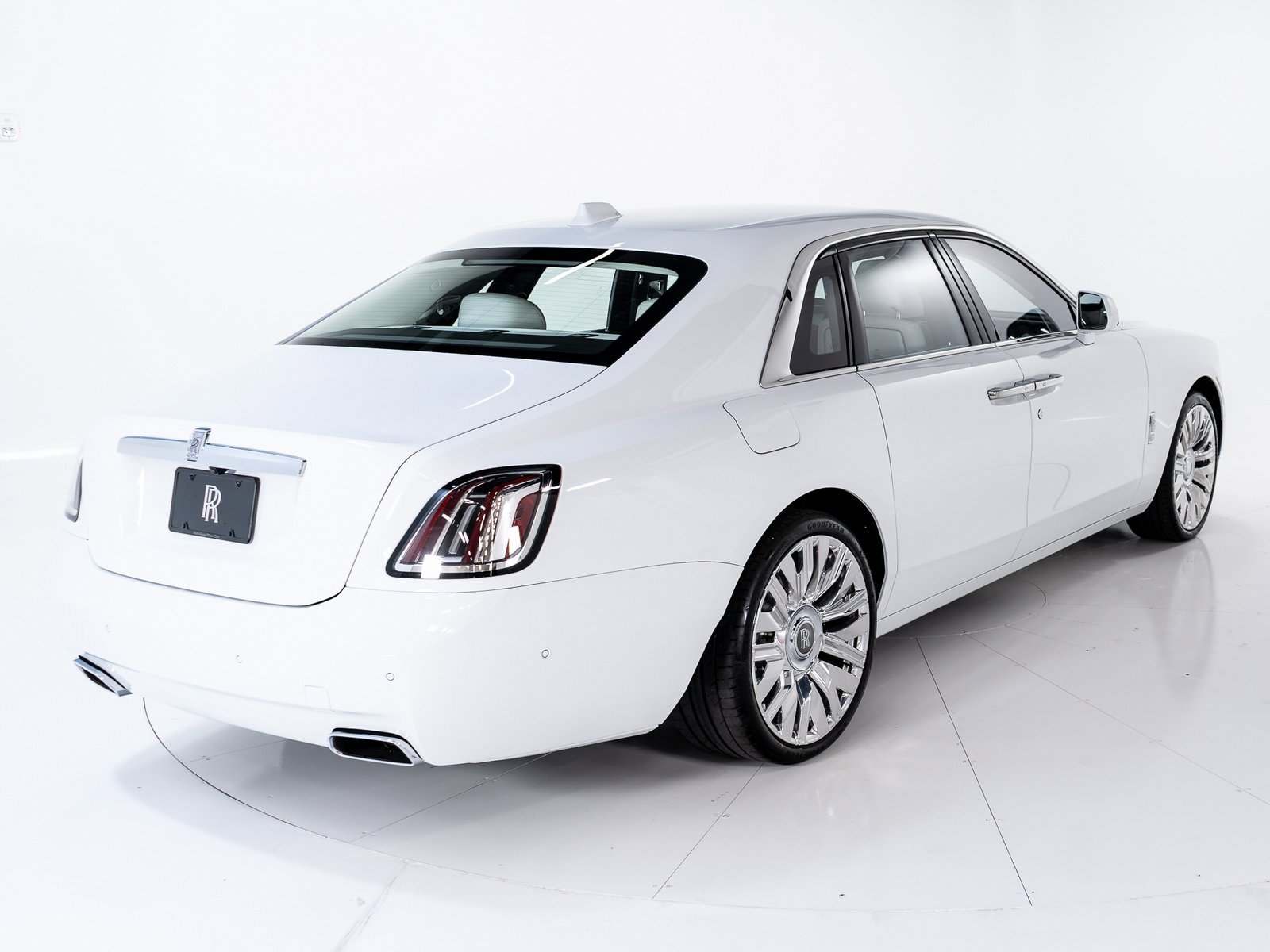New 2025 Rolls-Royce Ghost image 5