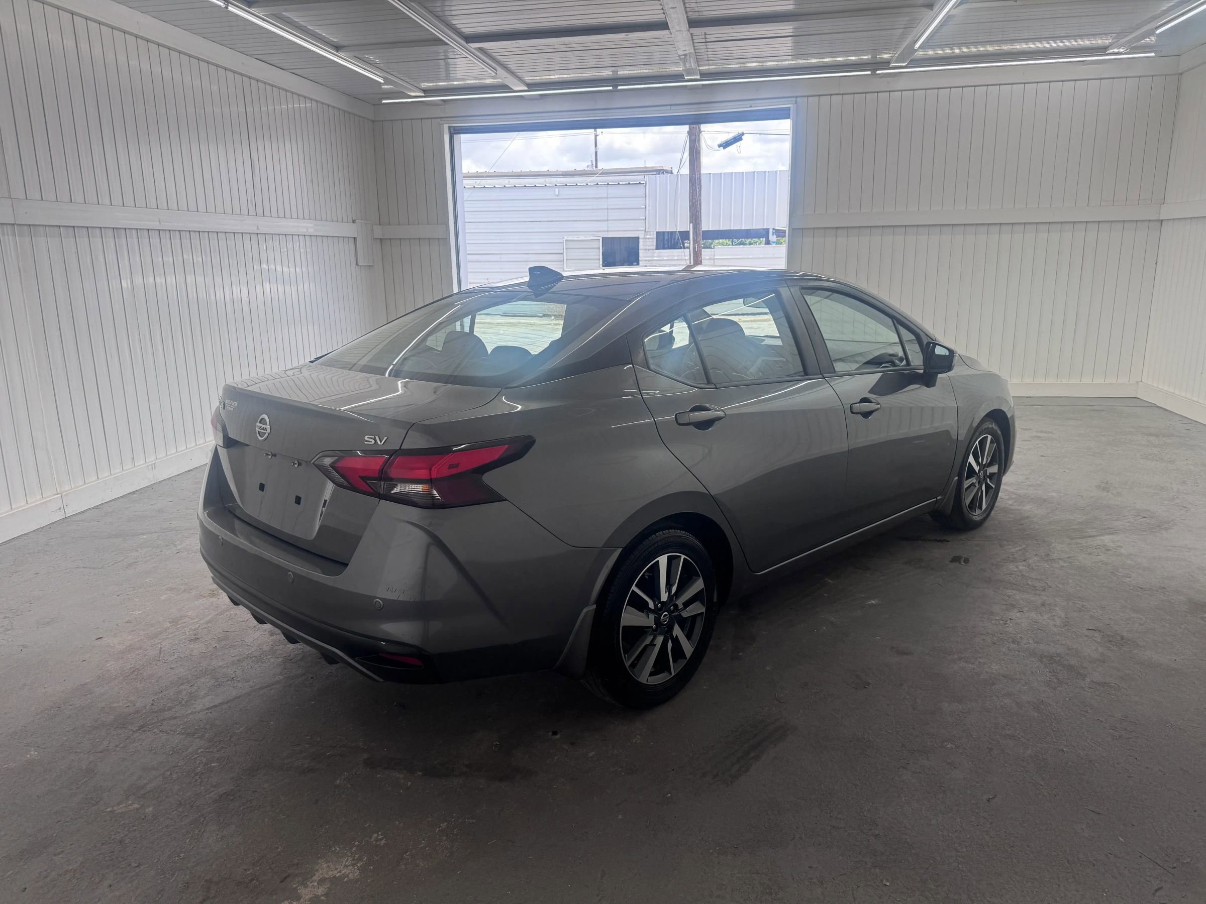 Used 2021 Nissan Versa SV FWD image 5