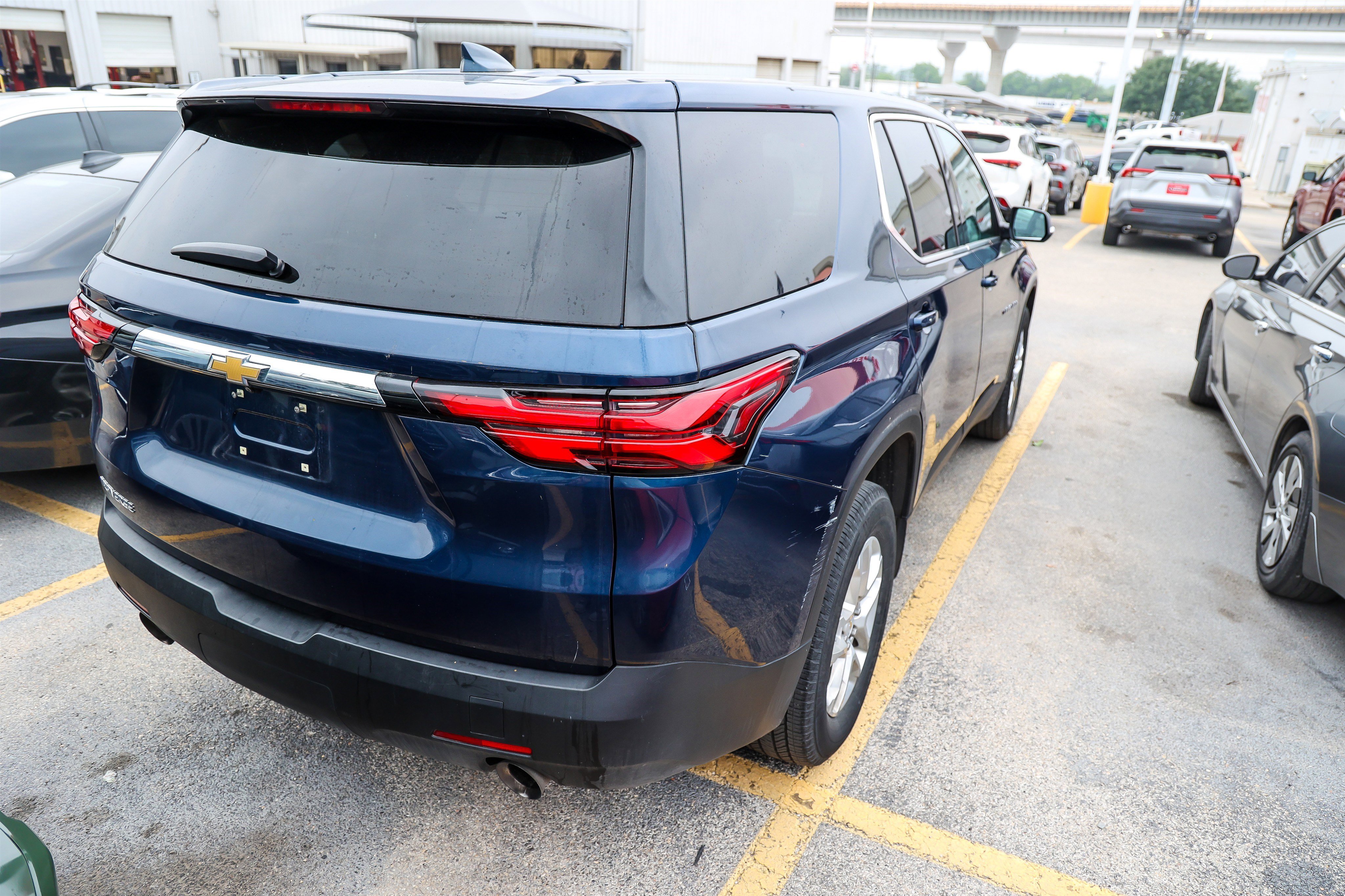 Used 2023 Chevrolet Traverse LS w/ Safety Package FWD image 9