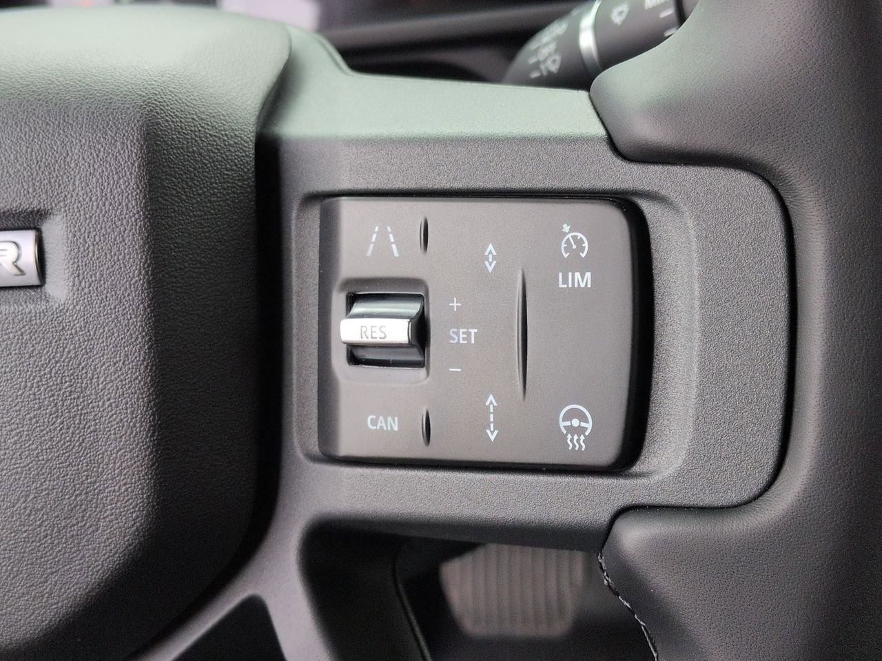 New 2026 Land Rover Defender 110 X-Dynamic SE image 12