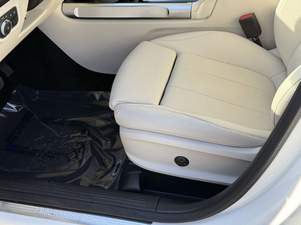 Certified 2025 Mercedes-Benz GLB 250 4MATIC image 23