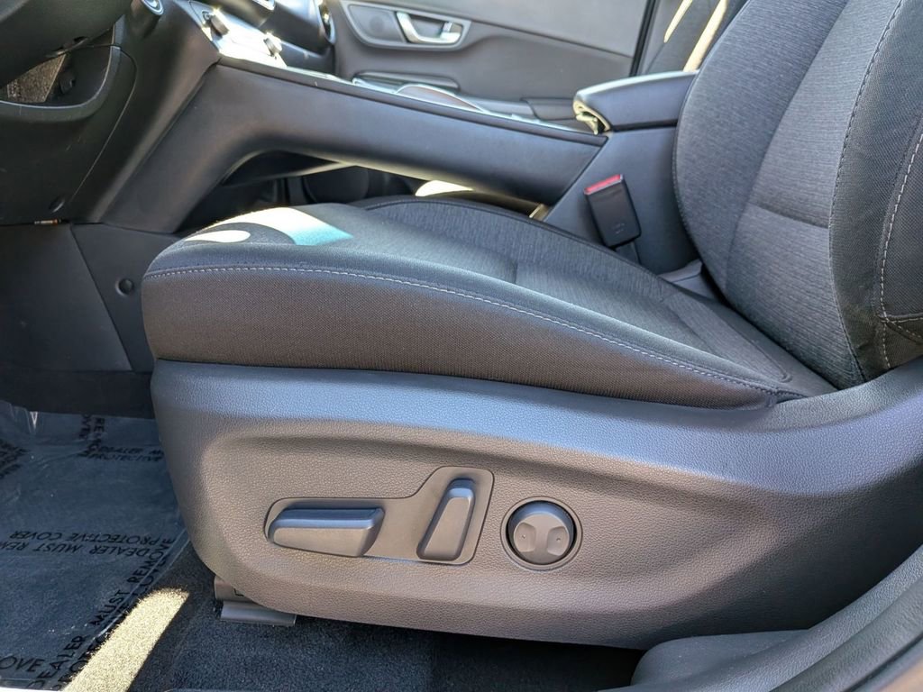 Certified 2023 Hyundai Kona SE w/ Cargo Package image 17