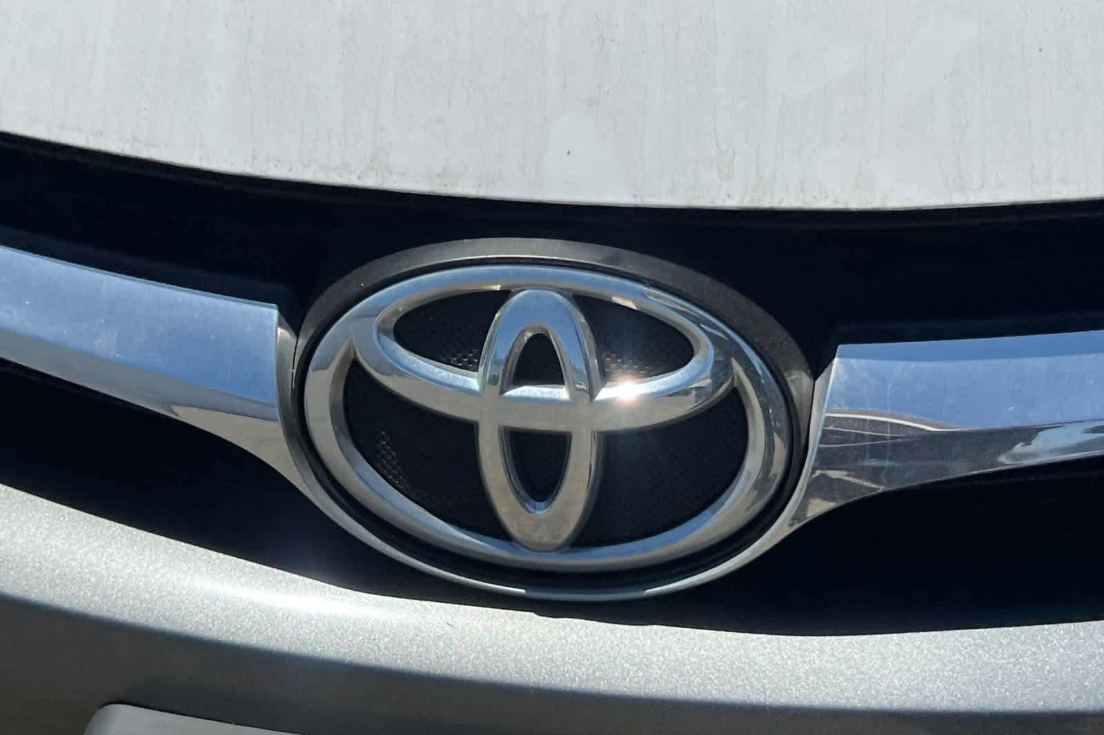 Used 2017 Toyota Camry LE FWD image 13