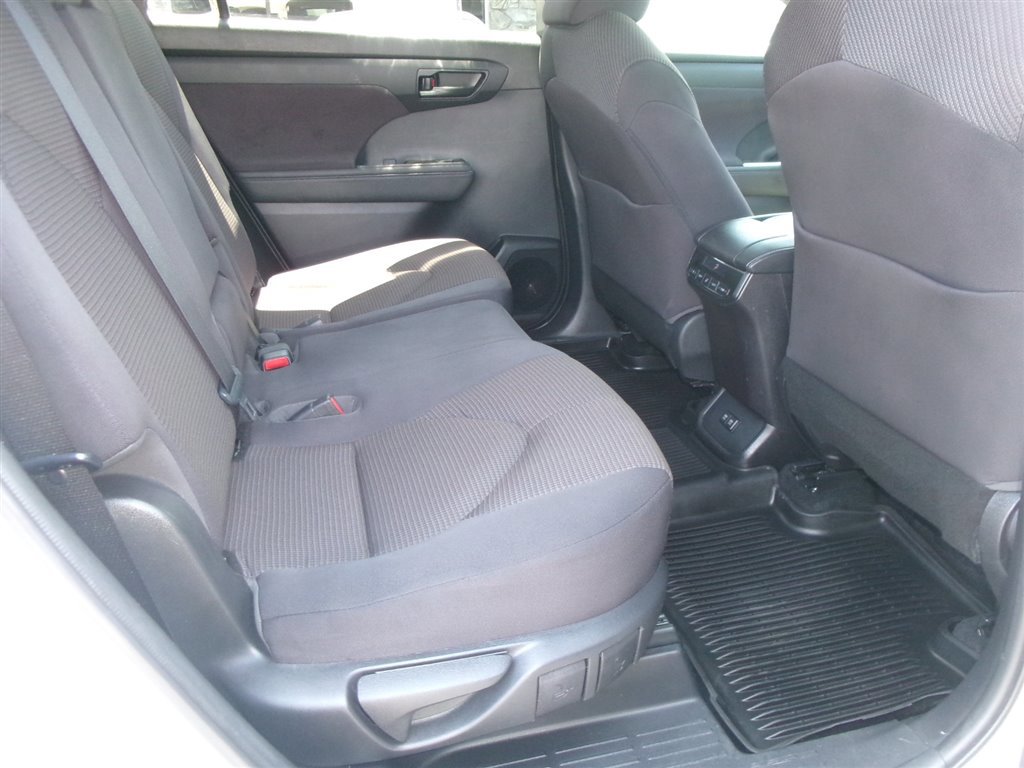 Used 2020 Toyota Highlander L image 10