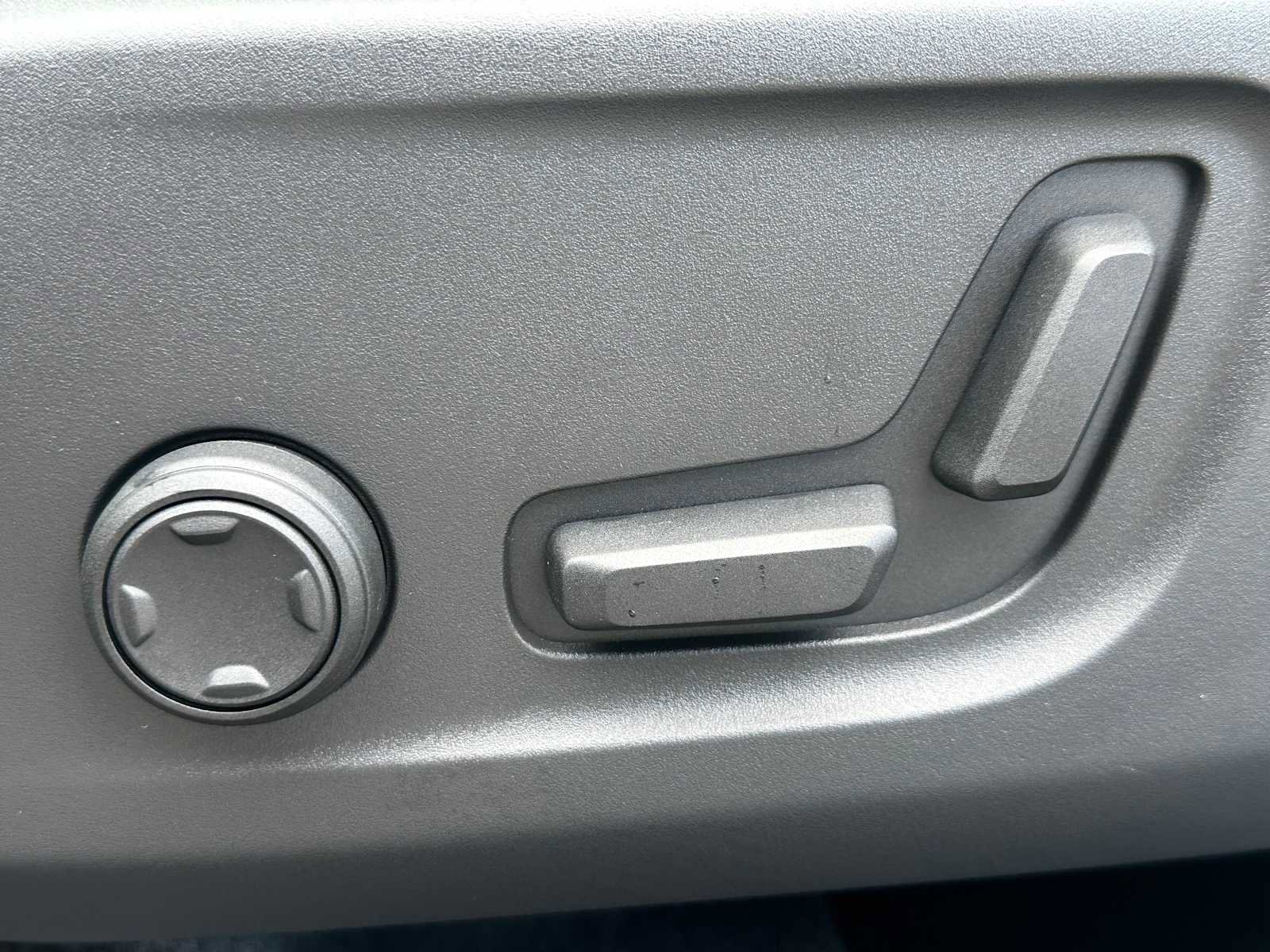 New 2026 Volvo XC40 B5 Ultra w/ Climate Package image 22