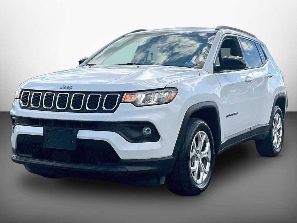 Used 2024 Jeep Compass Latitude AWD/4WD image 3