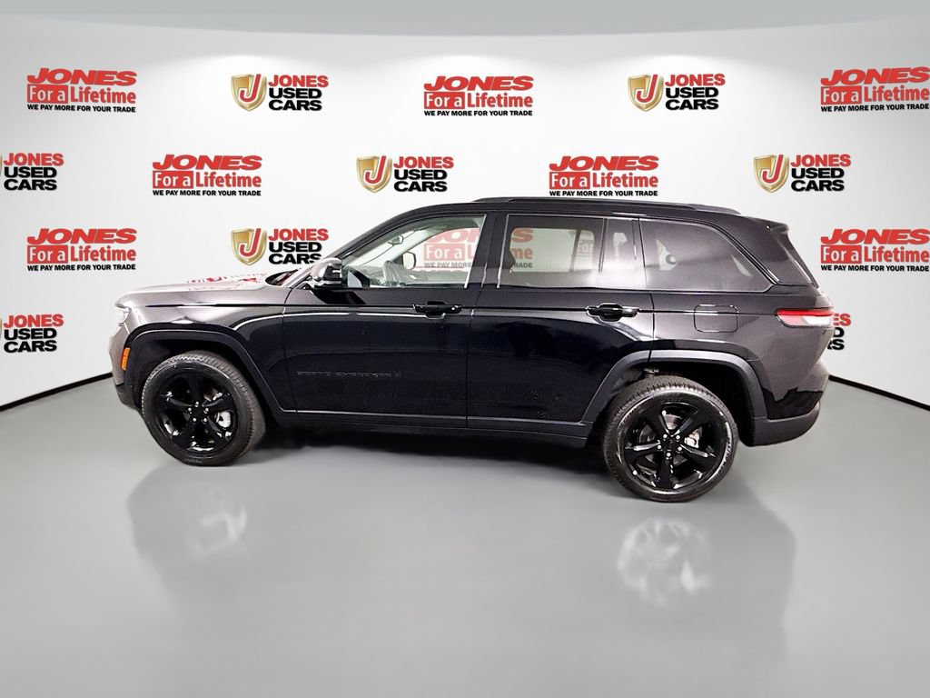Used 2023 Jeep Grand Cherokee Limited w/ Black Appearance Package AWD/4WD image 14