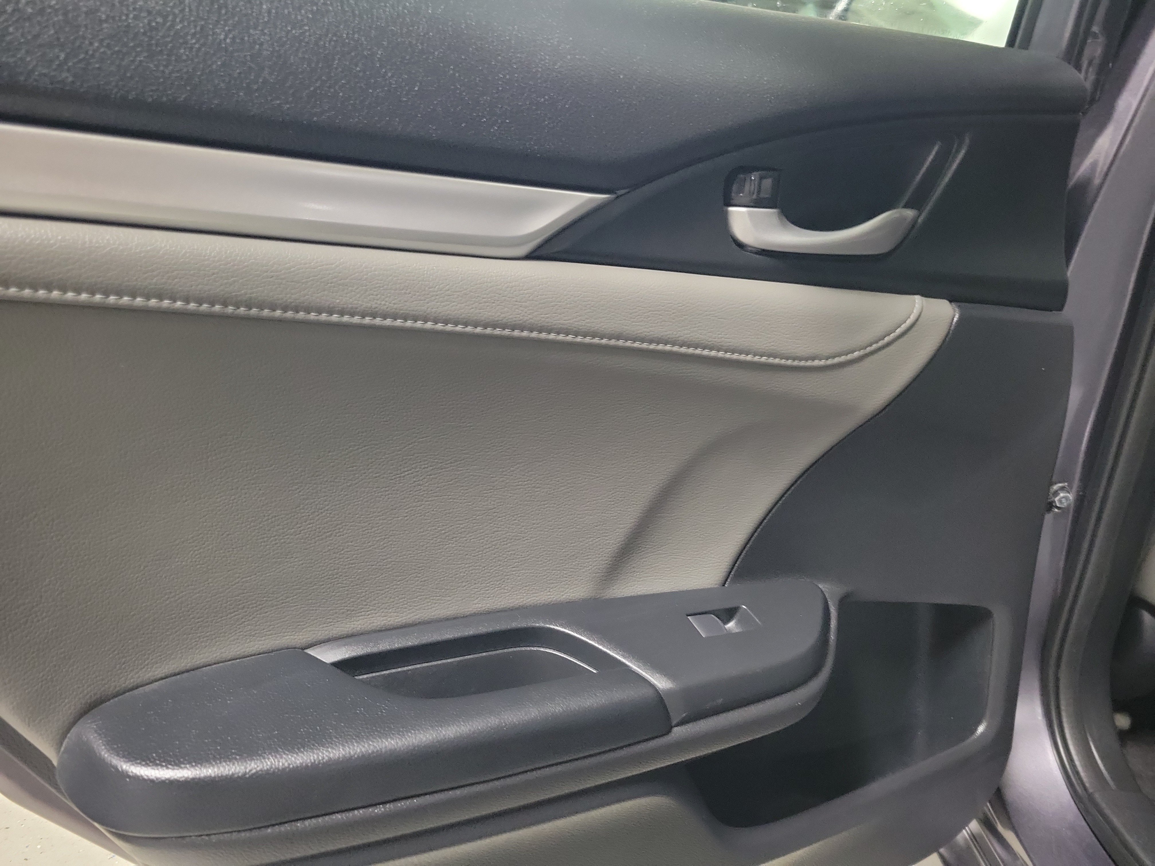 Used 2020 Honda Civic EX-L image 12