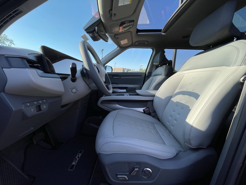New 2026 Kia EV9 Wind image 24