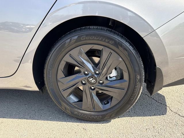 Used 2022 Hyundai Elantra SEL image 31