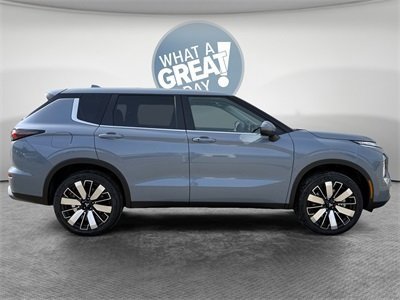 New 2026 Mitsubishi Outlander SE image 2