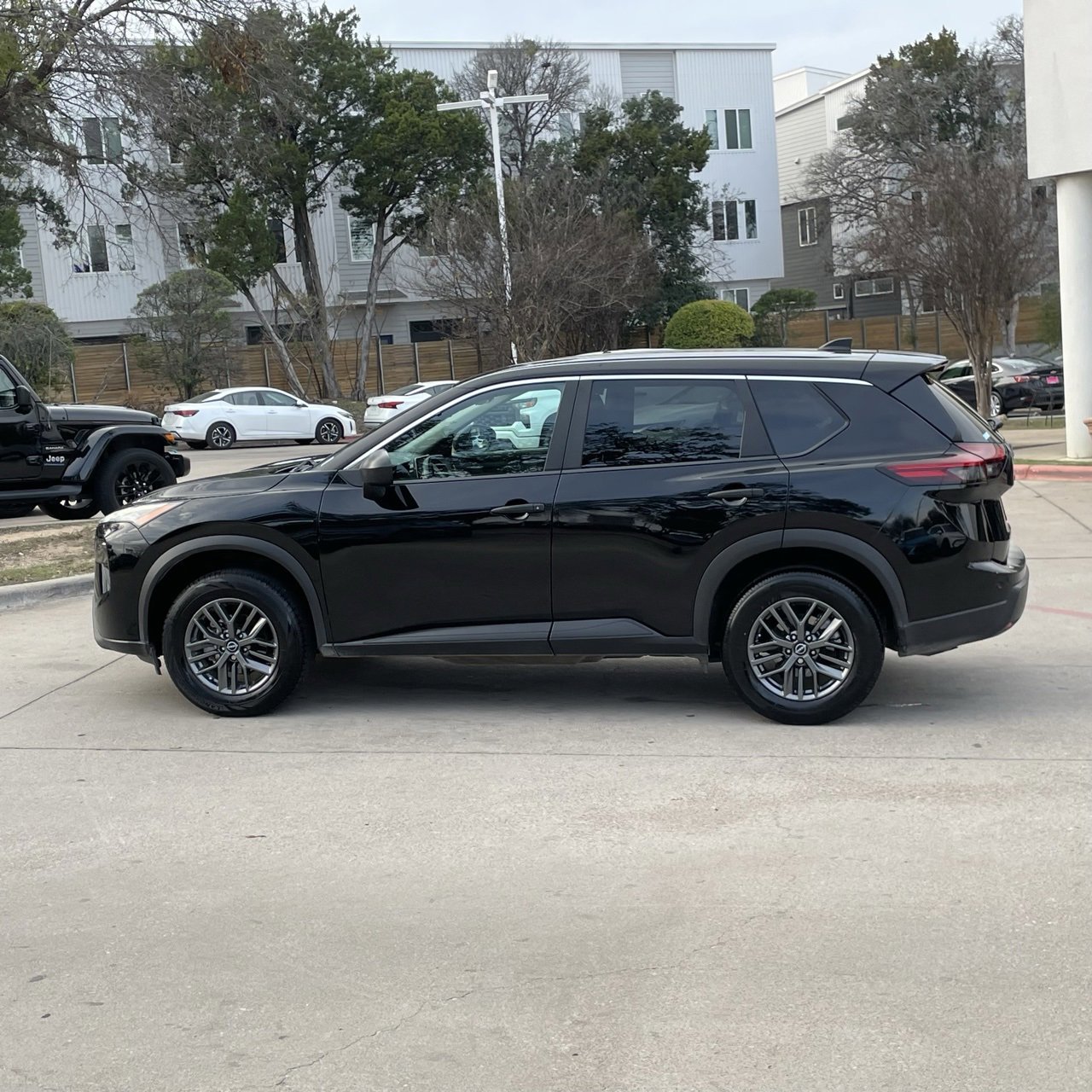 Used 2024 Nissan Rogue S image 3