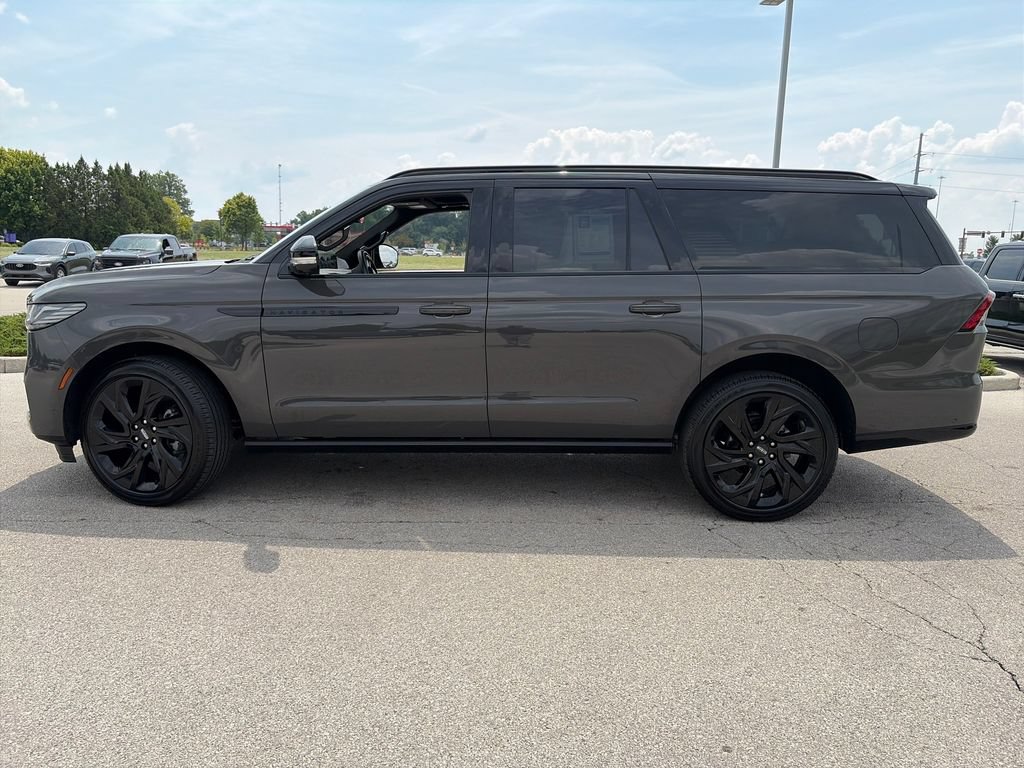 Used 2025 Lincoln Navigator L Black Label AWD/4WD image 4