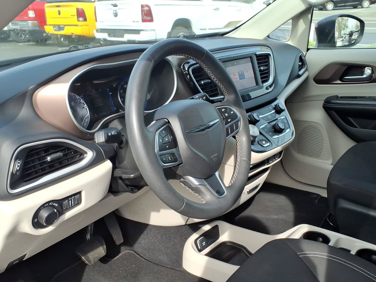Certified 2022 Chrysler Voyager LX FWD image 19